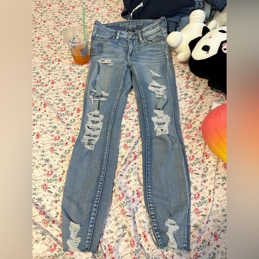 COPY - American eagle distressed jeans